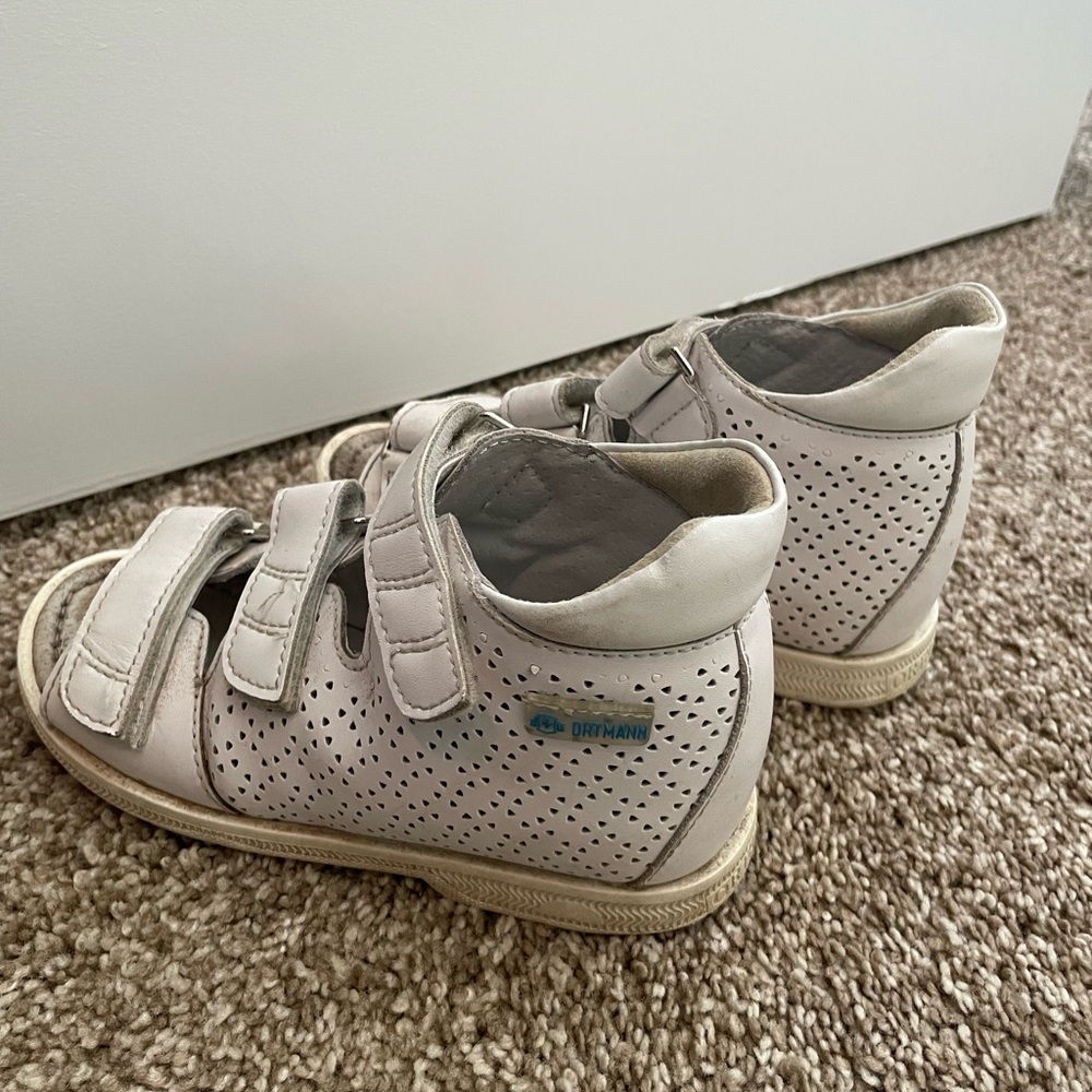 Girls Ortmann orthotic sandals. Size 29.